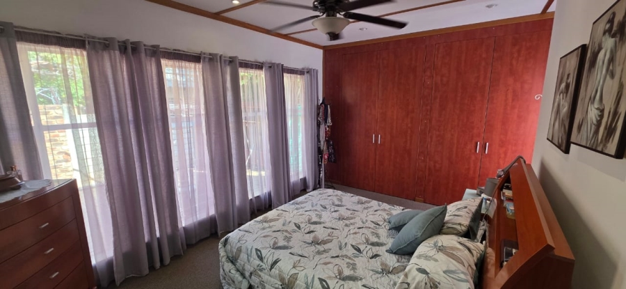 5 Bedroom Property for Sale in Wilkoppies North West